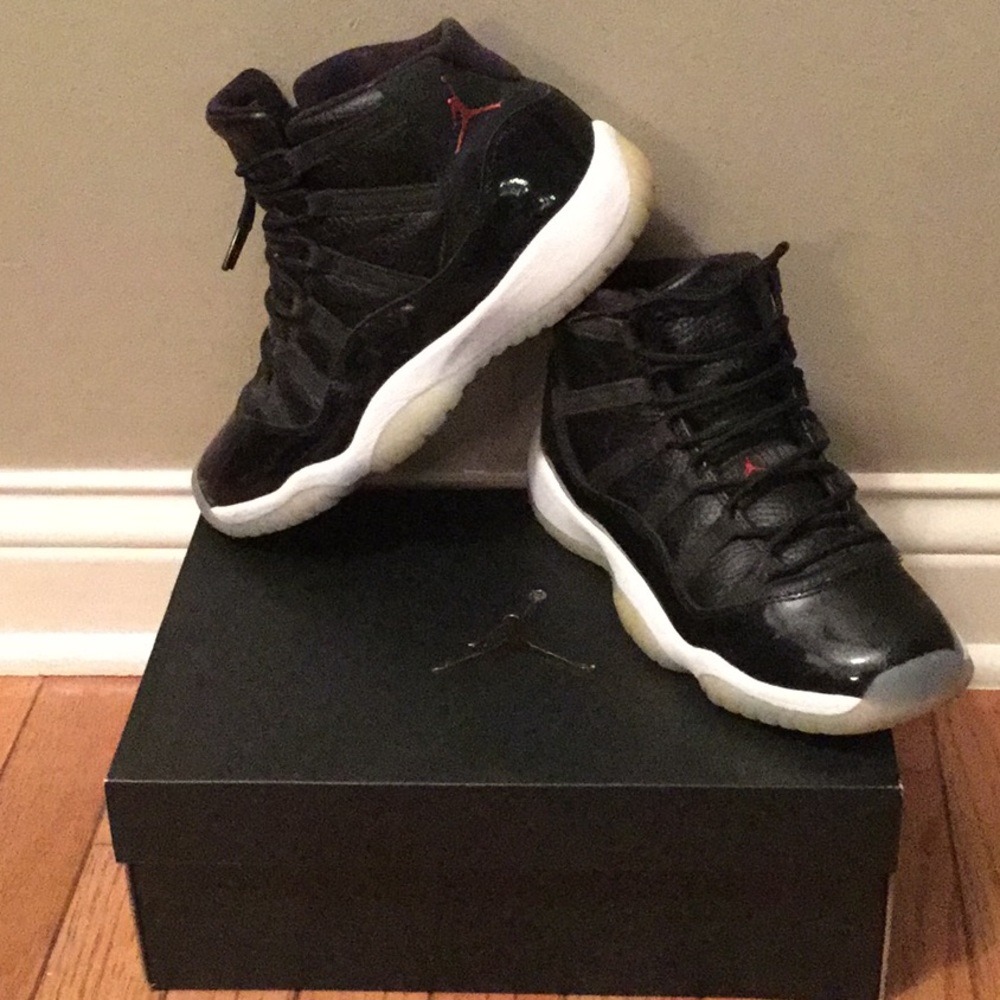 Air Jordan 11 Retro “72-10” Basketball Shoes